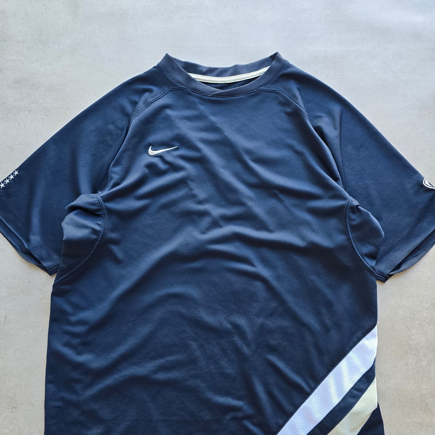 Vintage 2000's Nike Embroidered Mini Swoosh Spheredry Tee - L