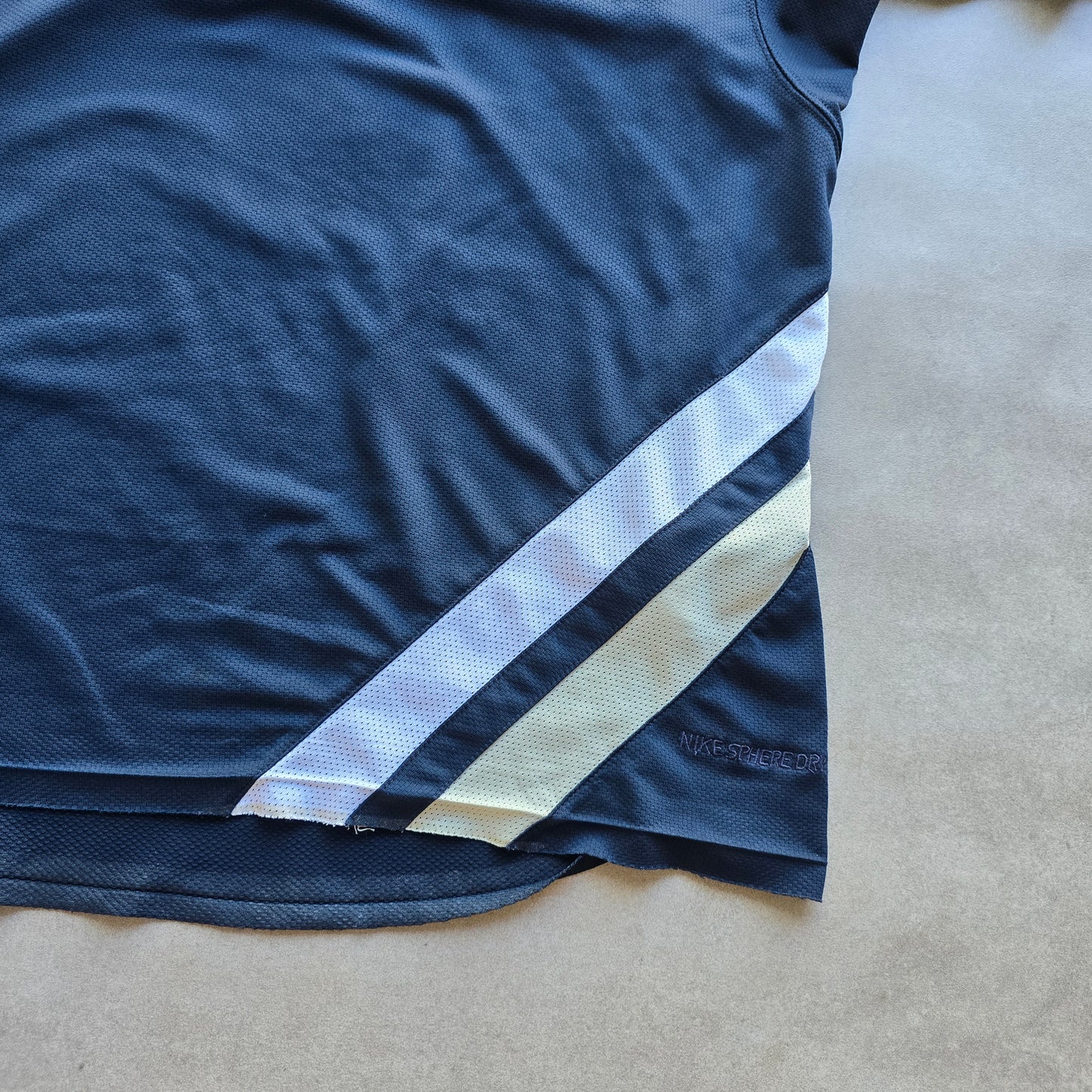 Vintage 2000's Nike Embroidered Mini Swoosh Spheredry Tee - L