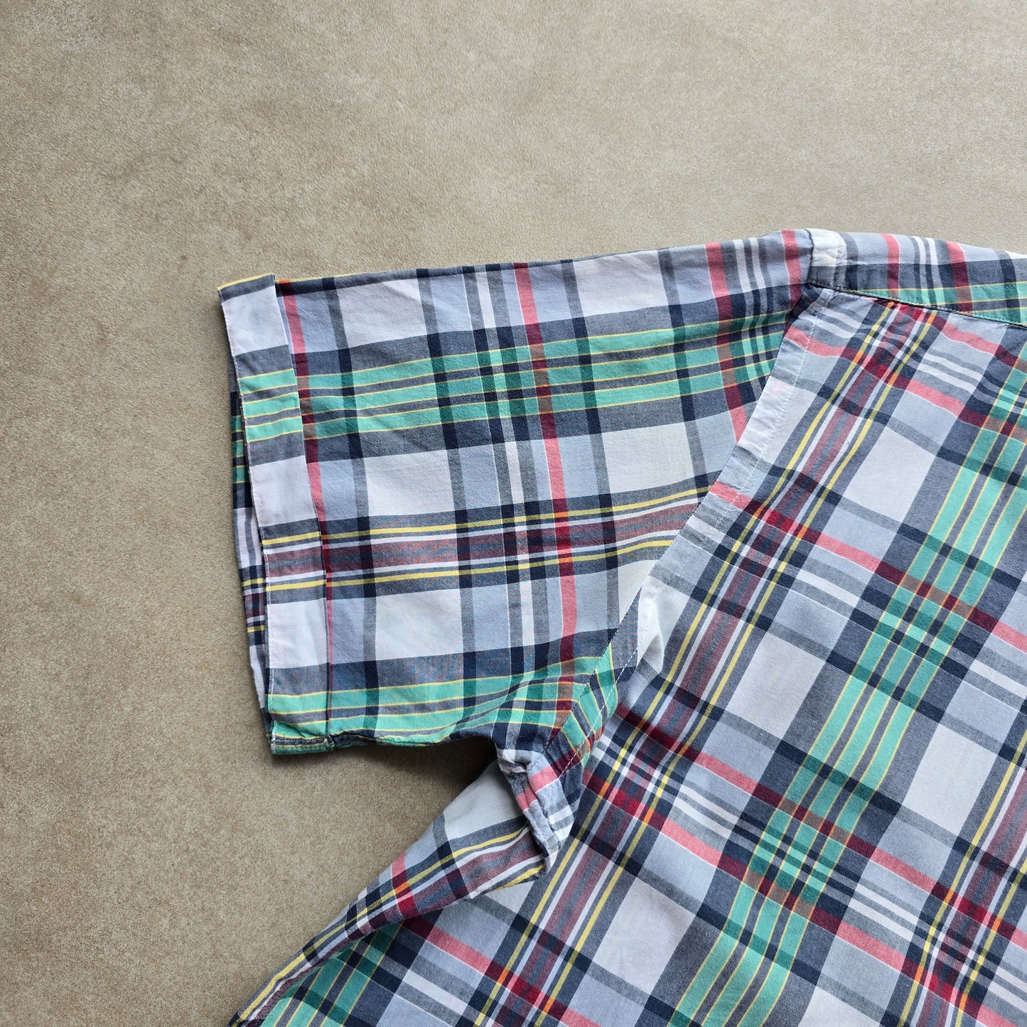 Gant Short Sleeve Plaid Button Up Shirt - M/L