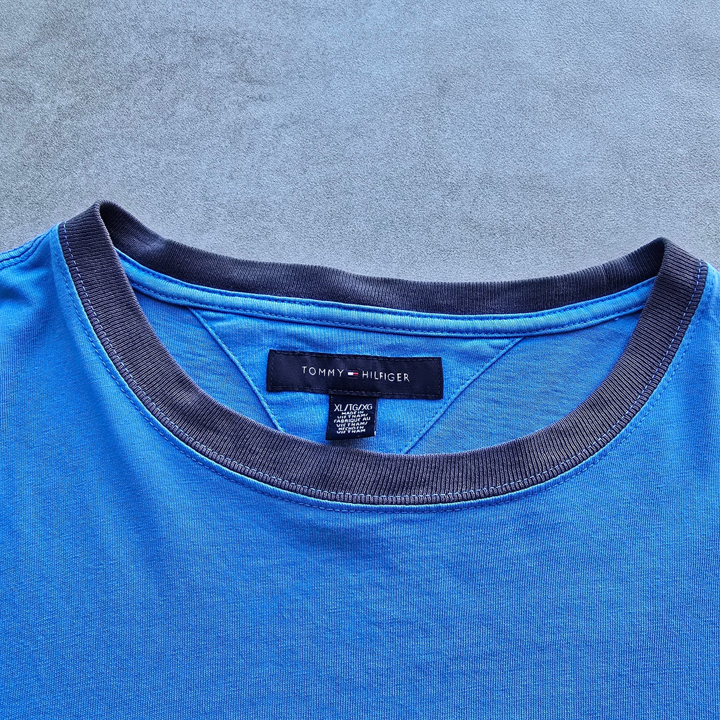 Vintage 2000's Tommy Hilfiger Tee - XL