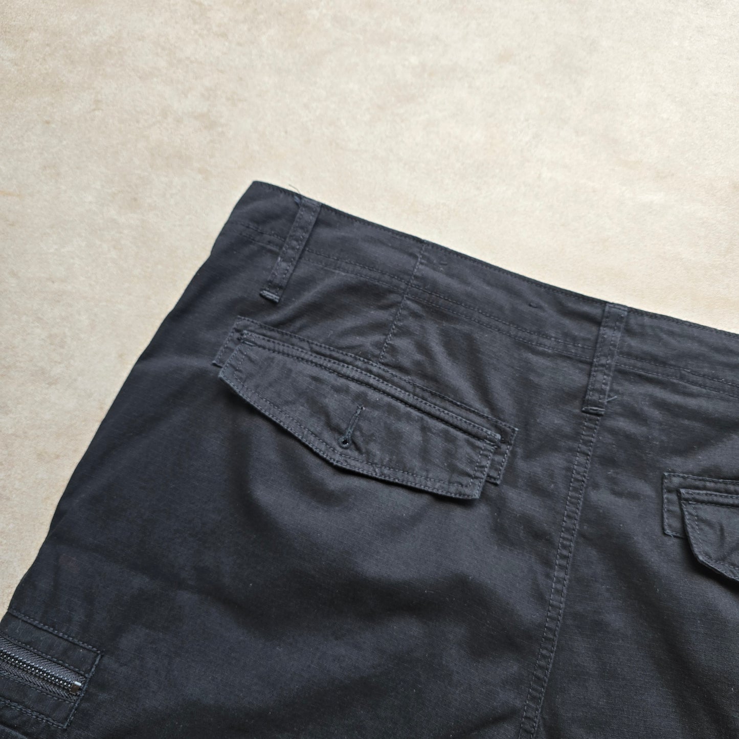 Guess Cargo Shorts - 38