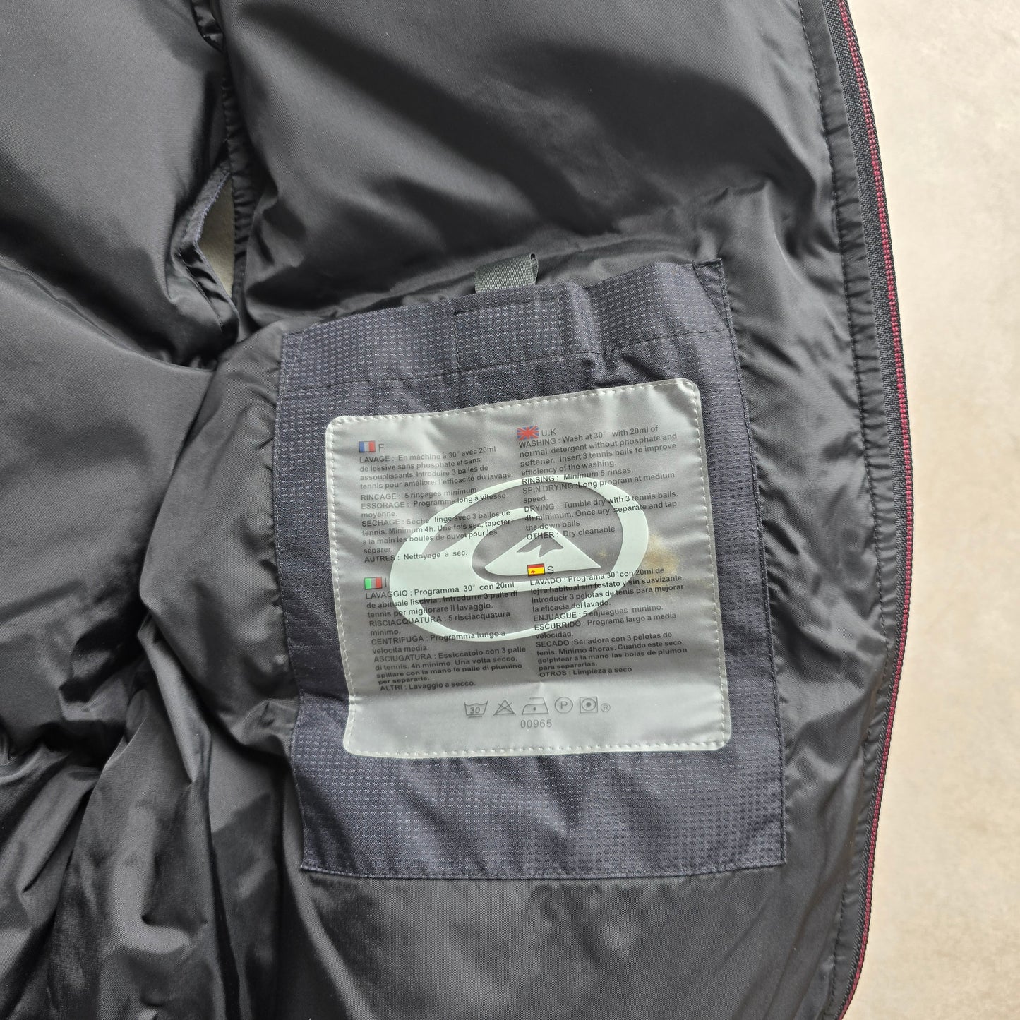Vintage 2000's Quiksilver Puffer Vest Gilet - L
