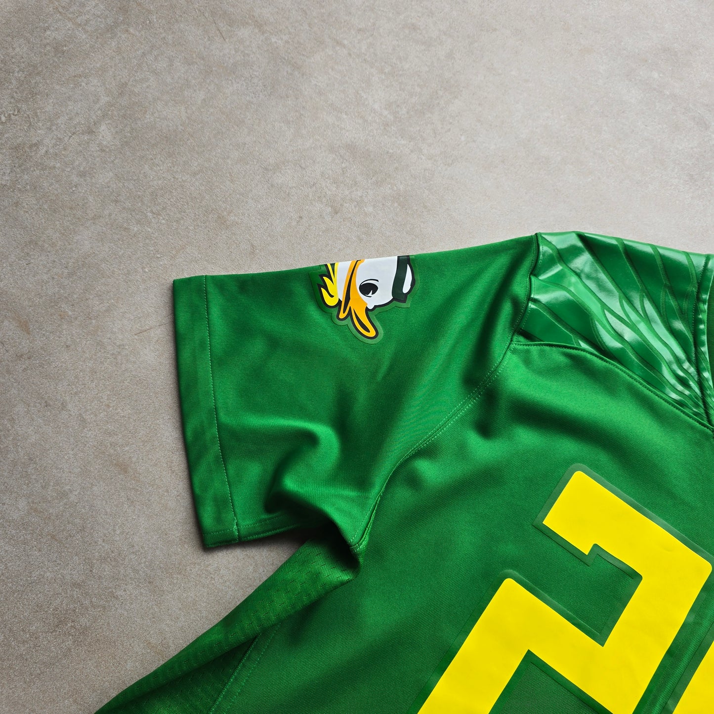 Oregon Ducks #24 Football Jersey - L