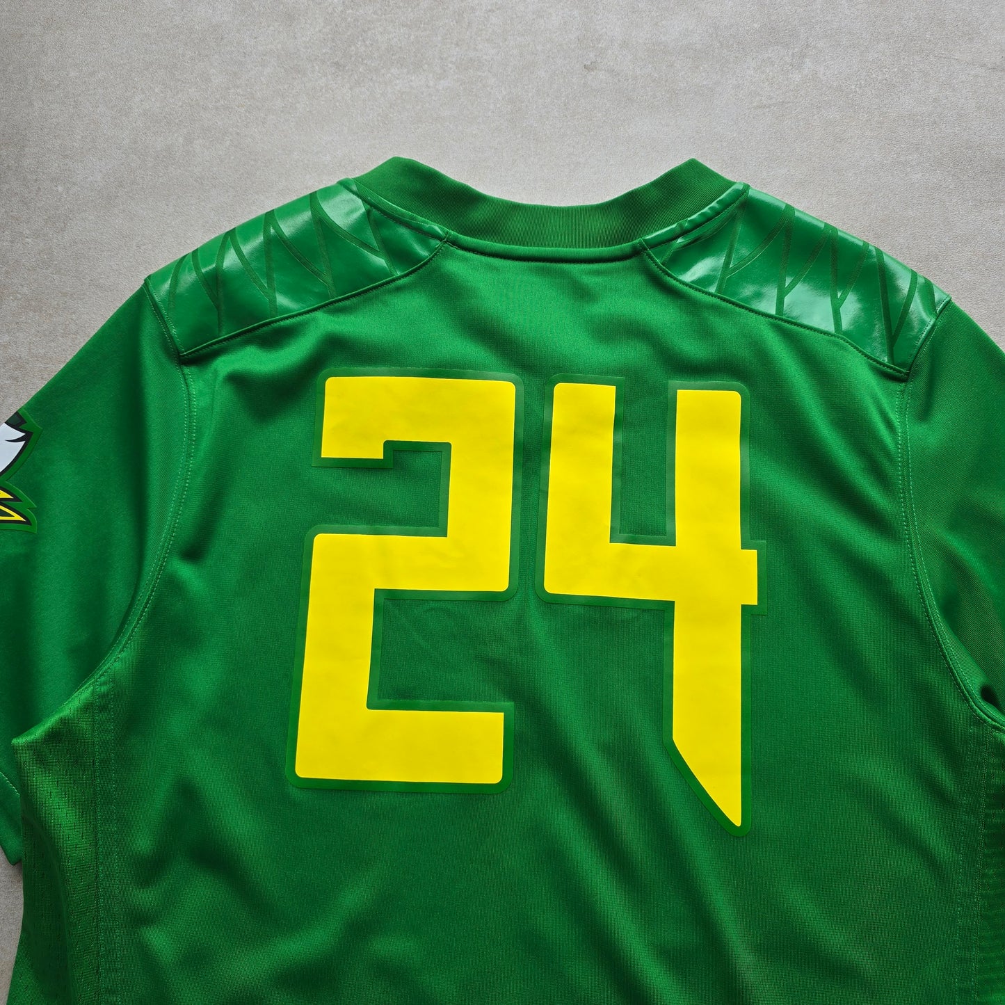 Oregon Ducks #24 Football Jersey - L