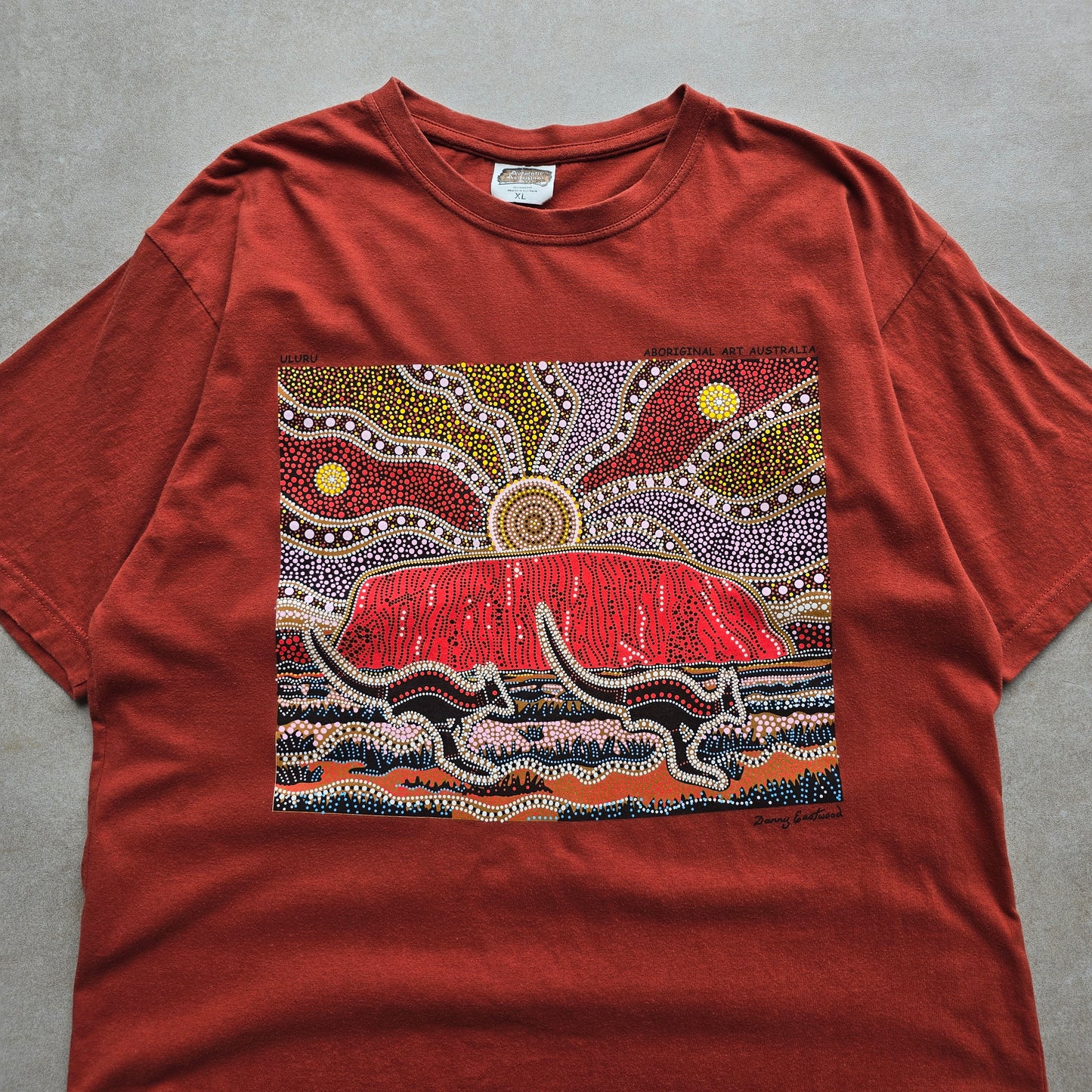 Vintage Uluru Aboriginal Art Tee - L