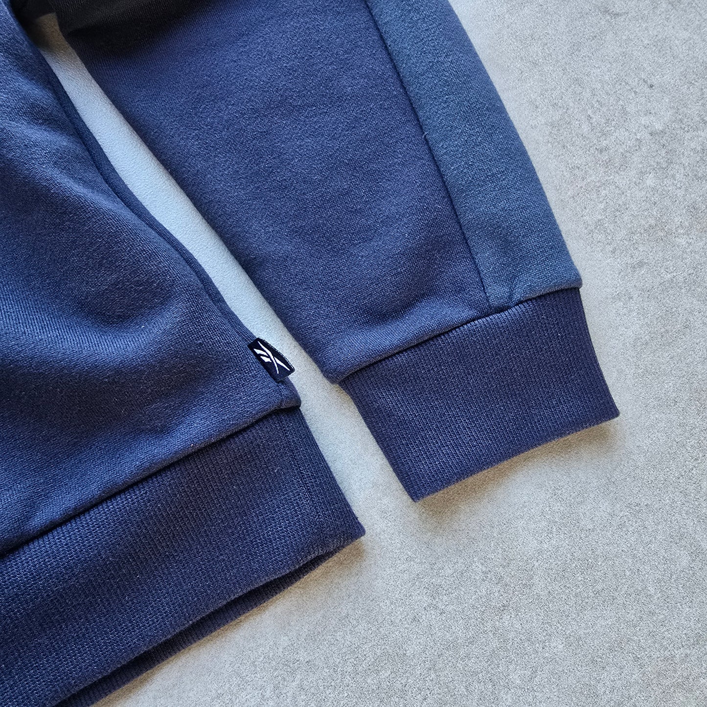Vintage 2000's Reebok Sweatshirt - M