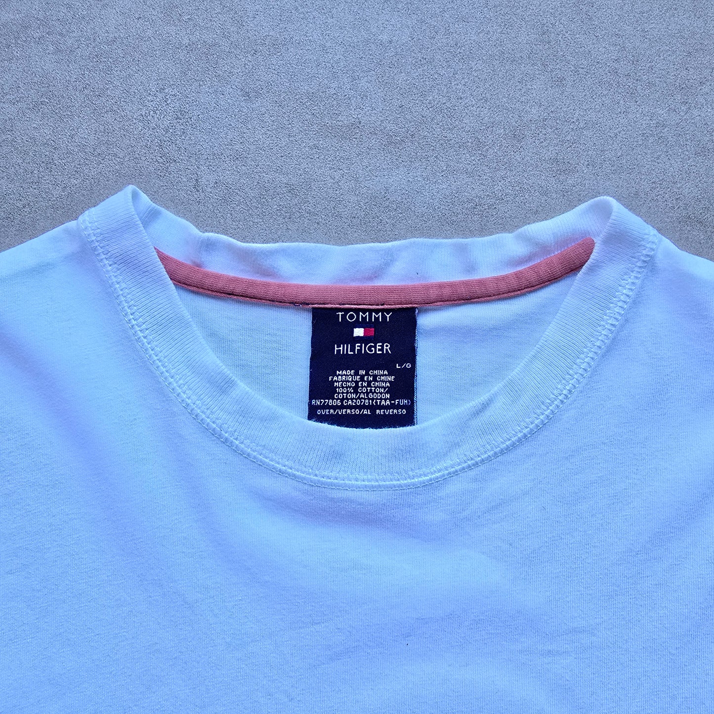 Vintage 2000's Tommy Hilfiger Tee - L