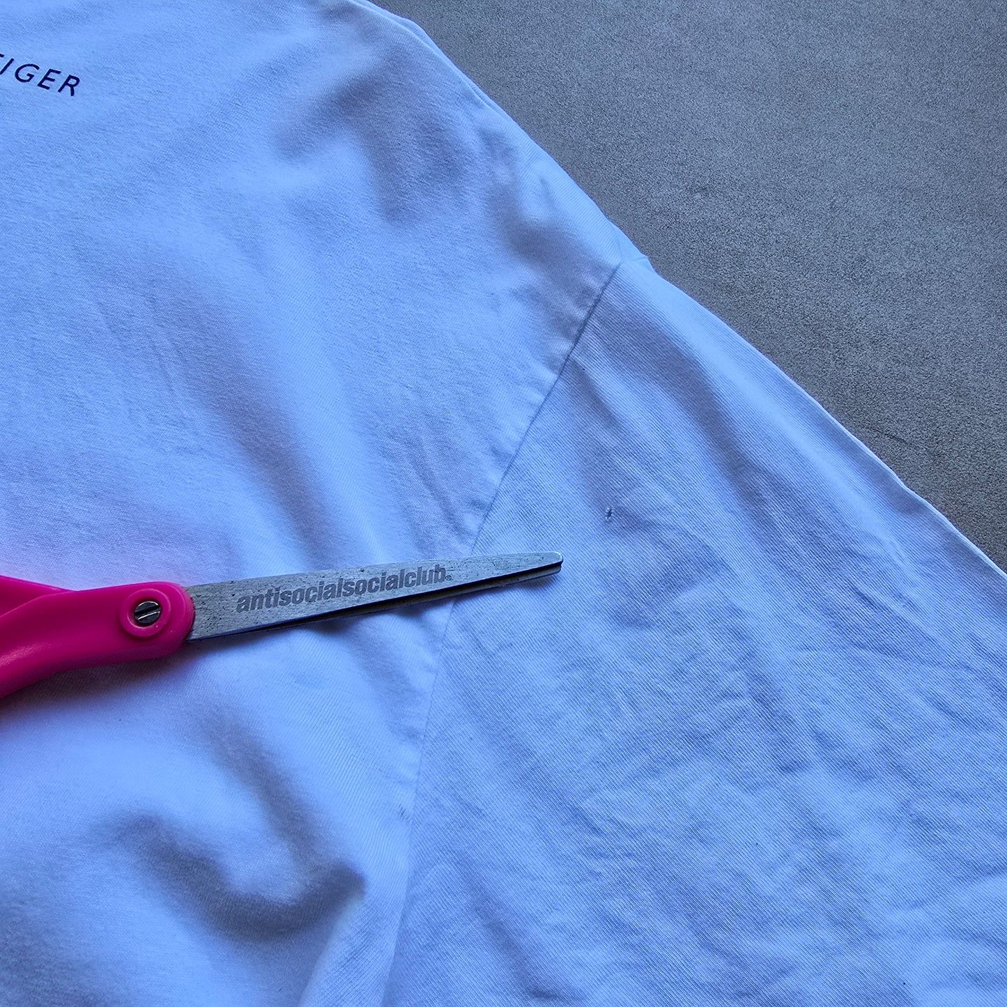 Vintage 2000's Tommy Hilfiger Tee - L