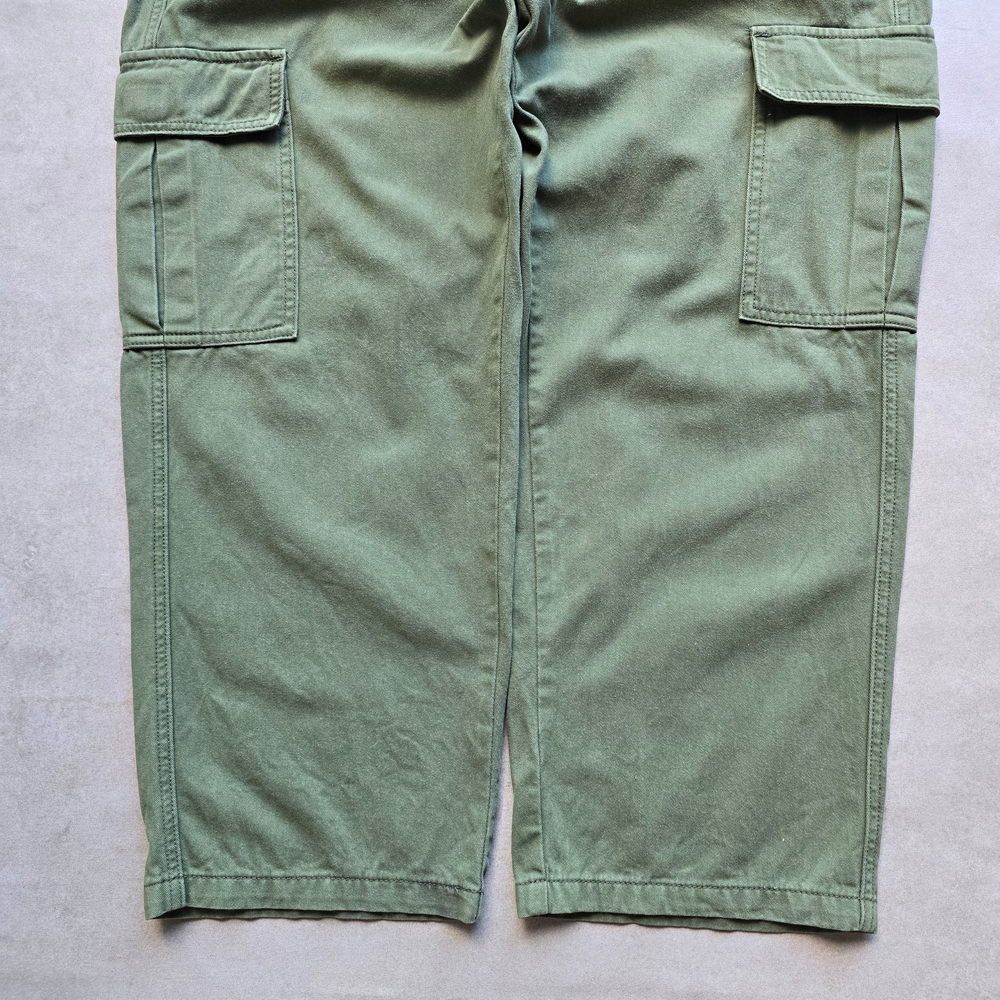 XLarge Cargo Pants - 32