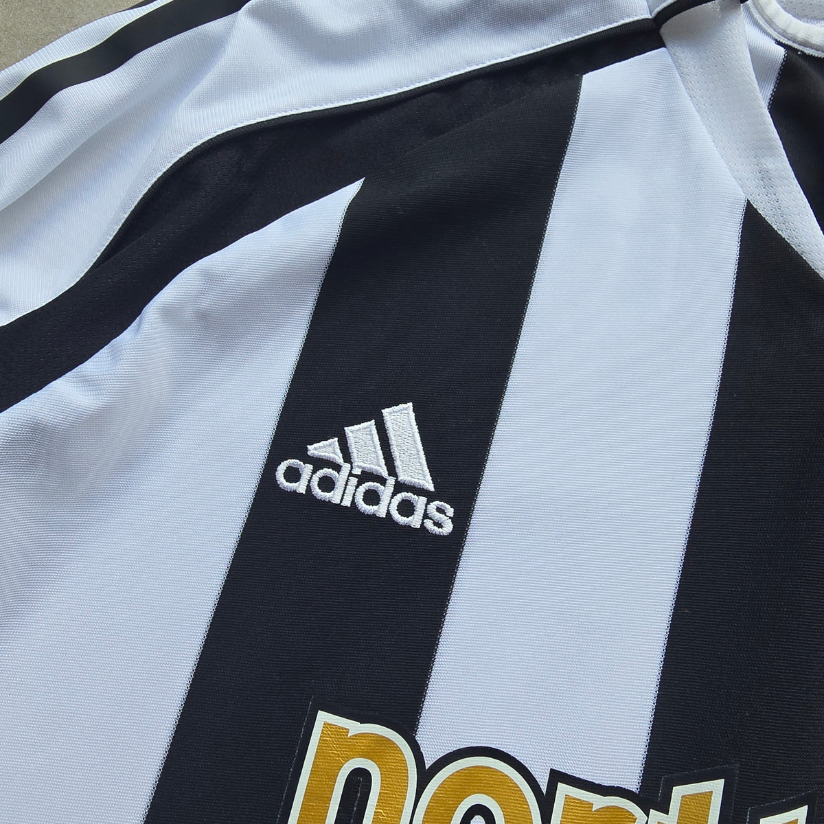 Vintage 2005 Adidas Newcastle Home Long Sleeve Jersey - L