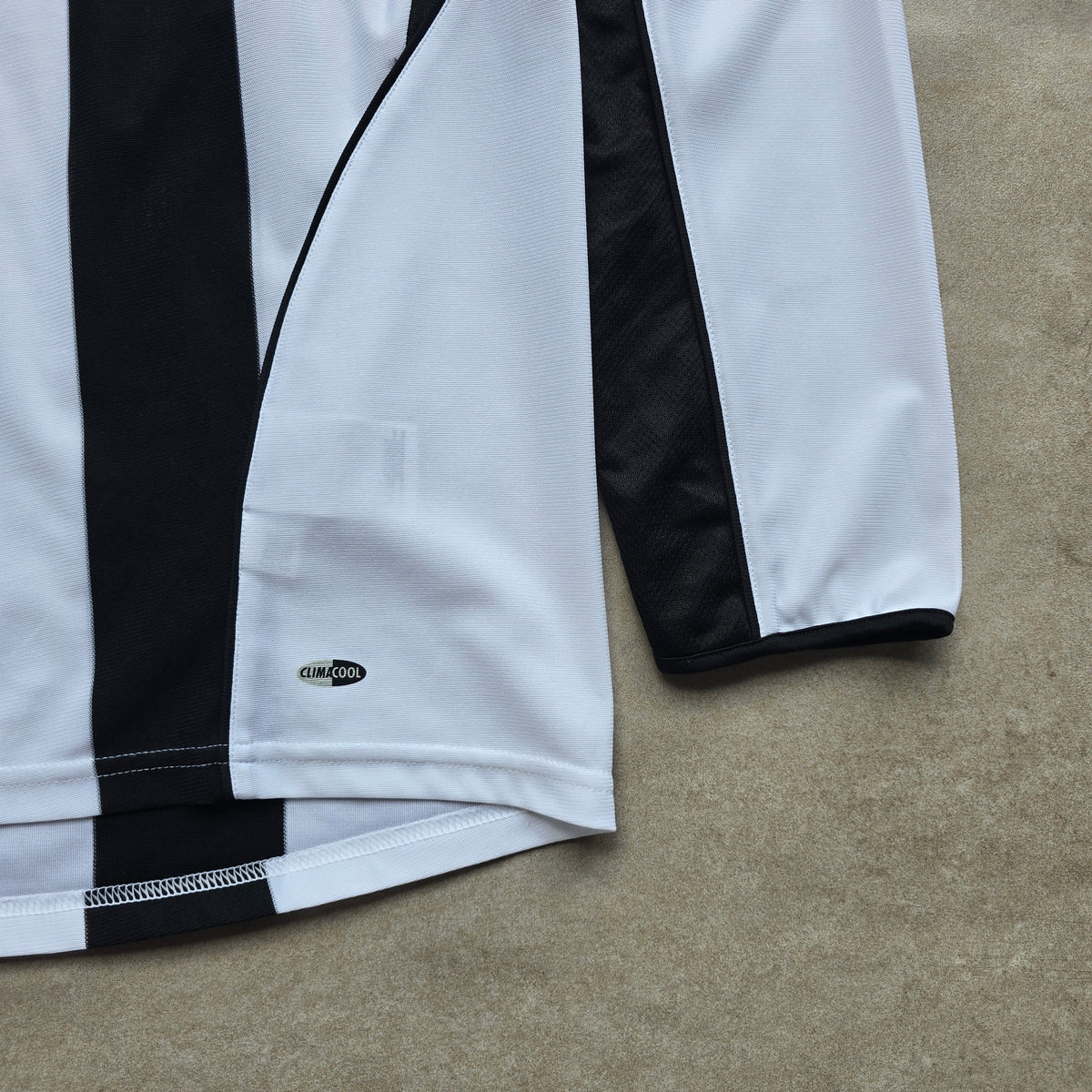 Vintage 2005 Adidas Newcastle Home Long Sleeve Jersey - L