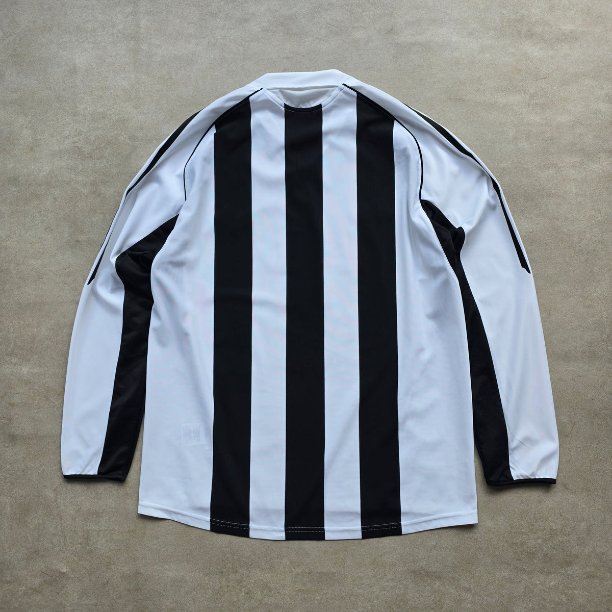 Vintage 2005 Adidas Newcastle Home Long Sleeve Jersey - L