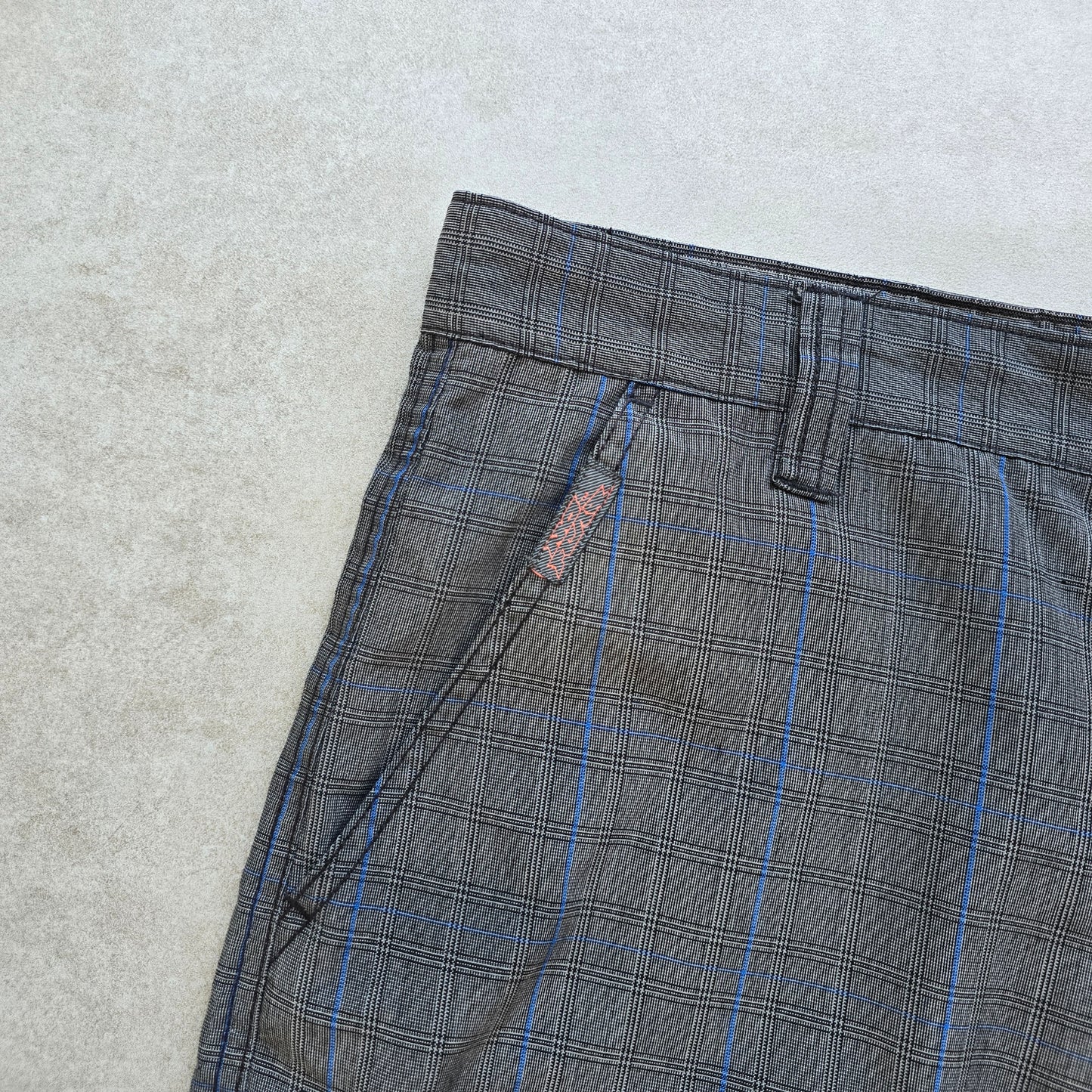 Vintage 2000's No Fear Plaid Shorts - 36