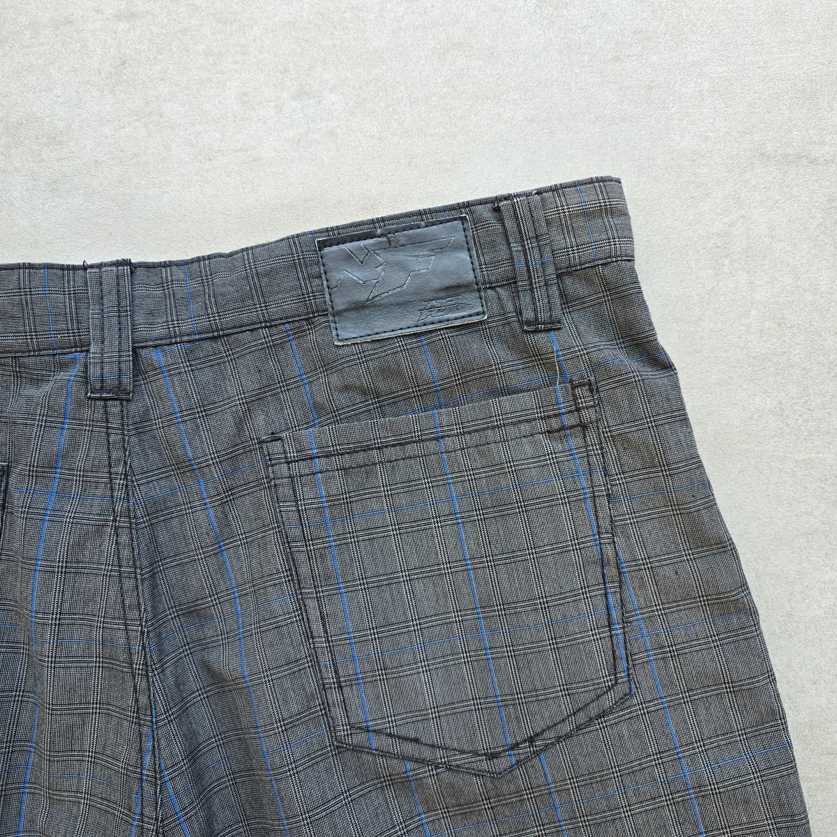 Vintage 2000's No Fear Plaid Shorts - 36