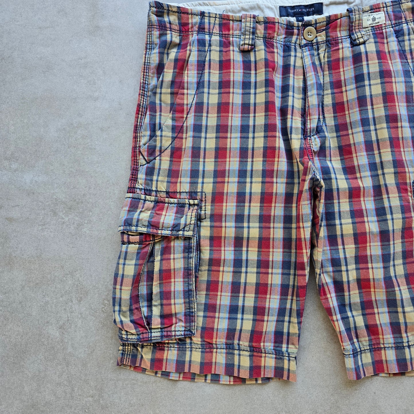 Tommy Hilfiger Plaid Cargo Shorts - 33