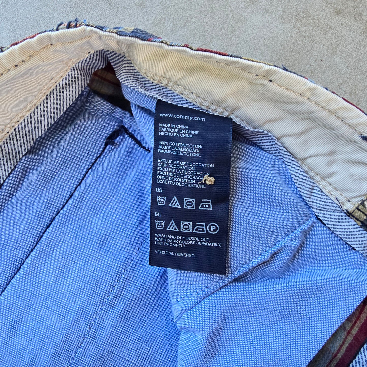 Tommy Hilfiger Plaid Cargo Shorts - 33