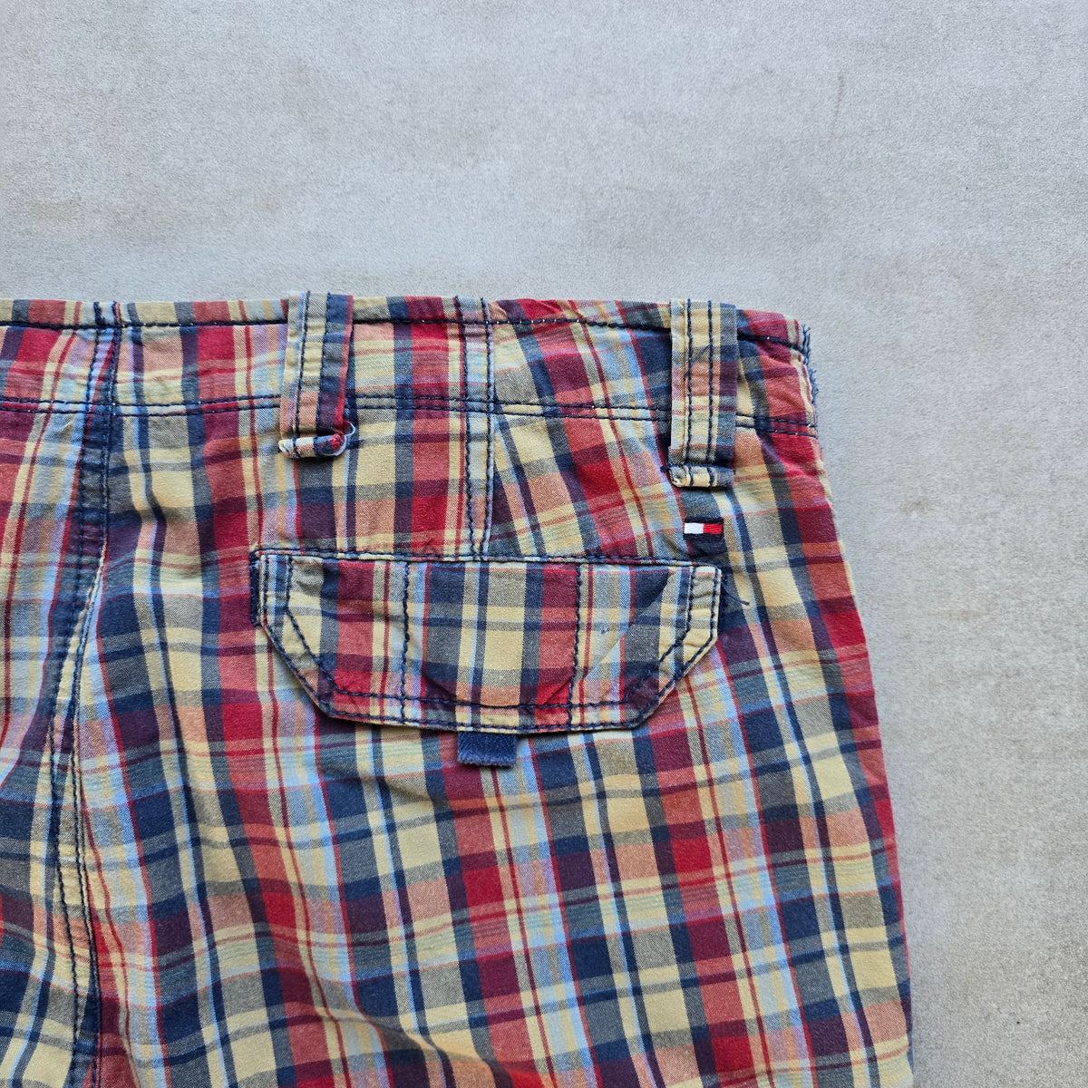 Tommy Hilfiger Plaid Cargo Shorts - 33