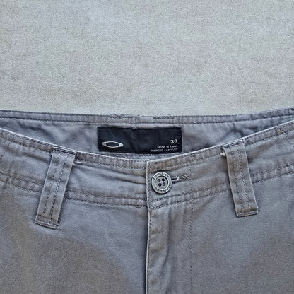 Vintage 2000's Oakley Cargo Shorts - 30