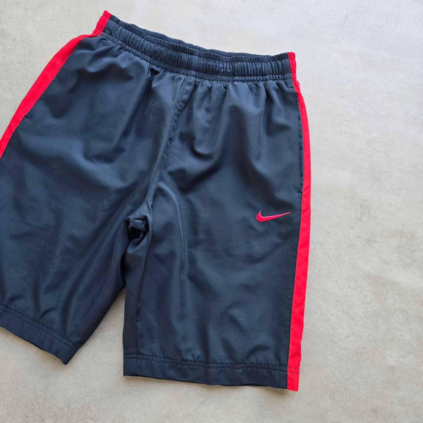 Vintage 2000's Nike Mini Swoosh Shorts - S