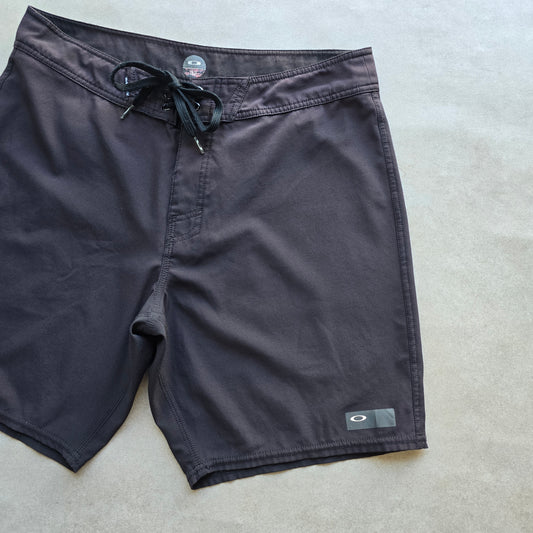 Vintage 2000's Oakley Lightweight Board Shorts - 32