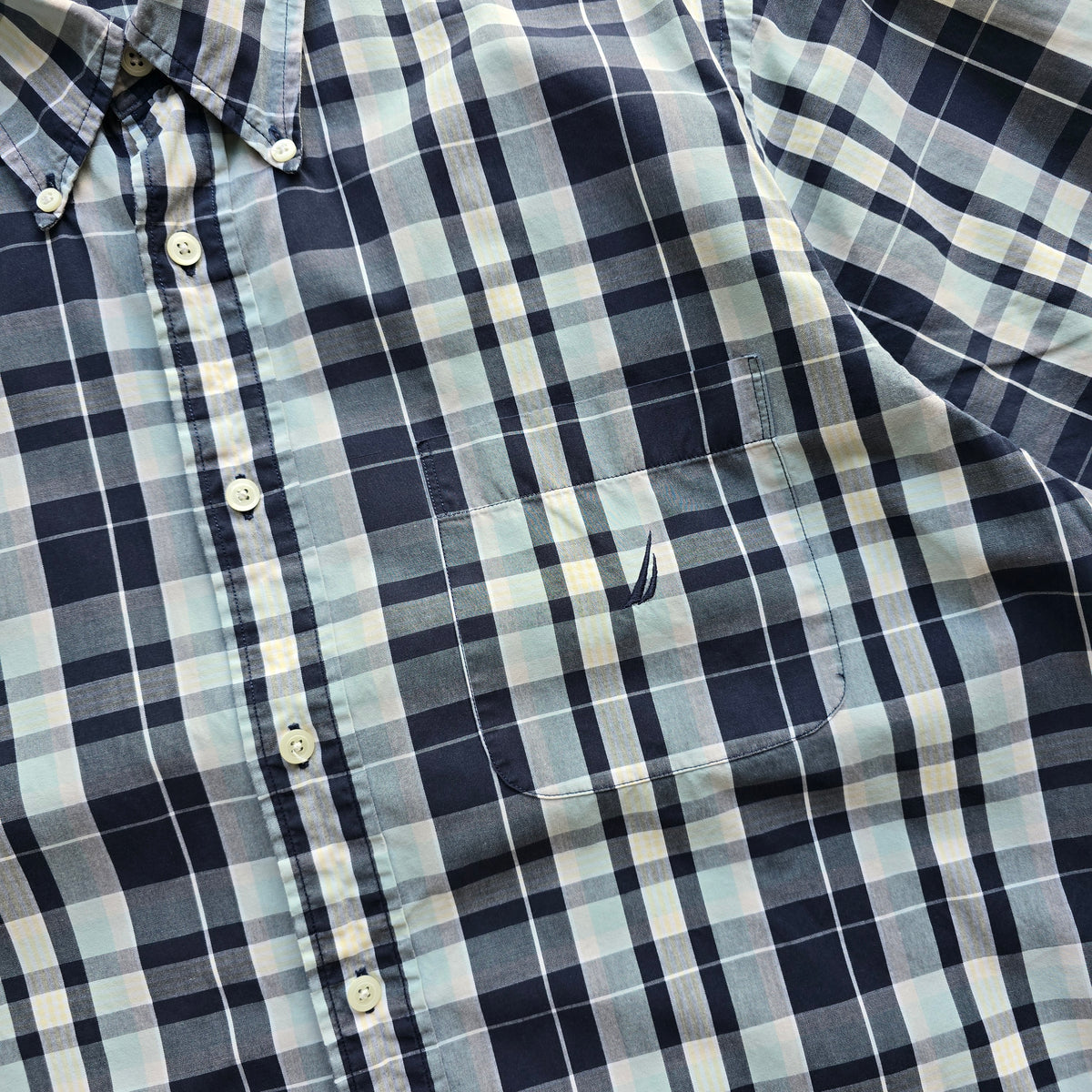 Vintage 2000's Nautica Plaid Short Sleeve Button Up Shirt - L