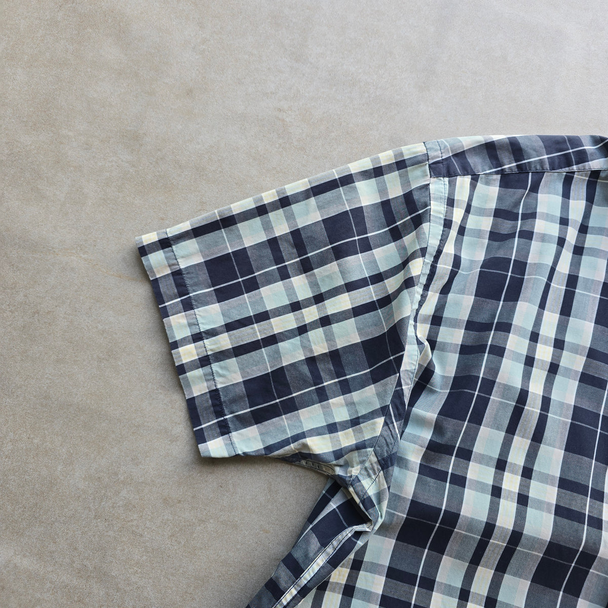Vintage 2000's Nautica Plaid Short Sleeve Button Up Shirt - L