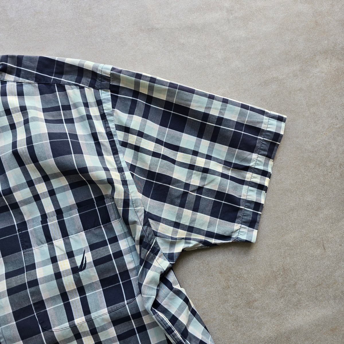 Vintage 2000's Nautica Plaid Short Sleeve Button Up Shirt - L