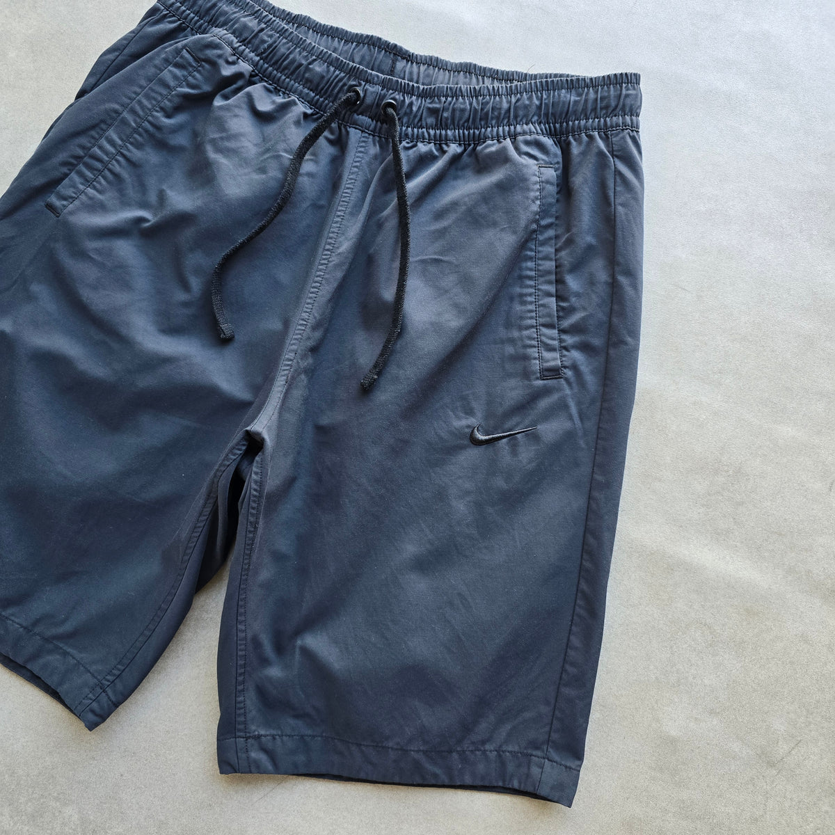 Vintage 2000's Nike Mini Swoosh Shorts - L