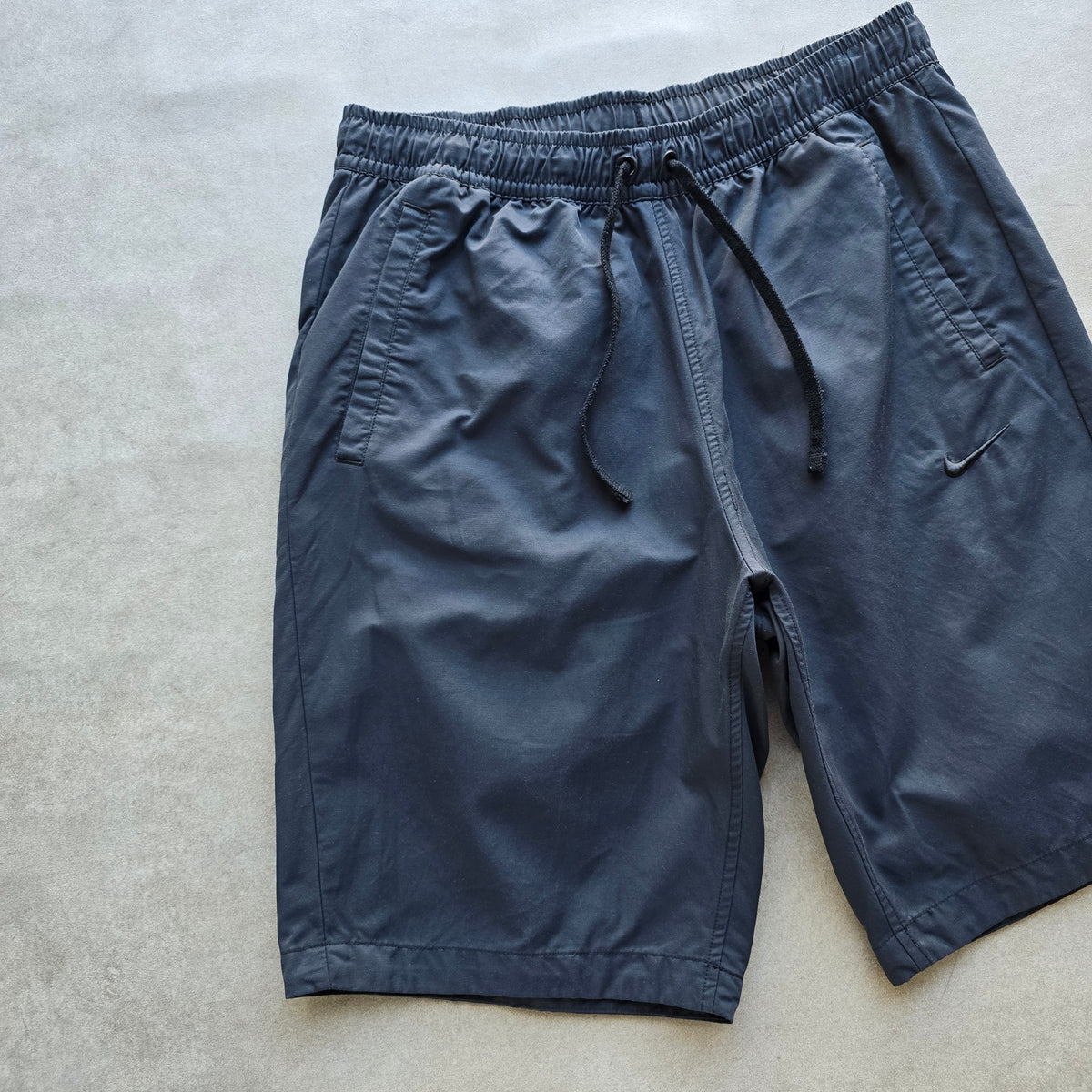 Vintage 2000's Nike Mini Swoosh Shorts - L