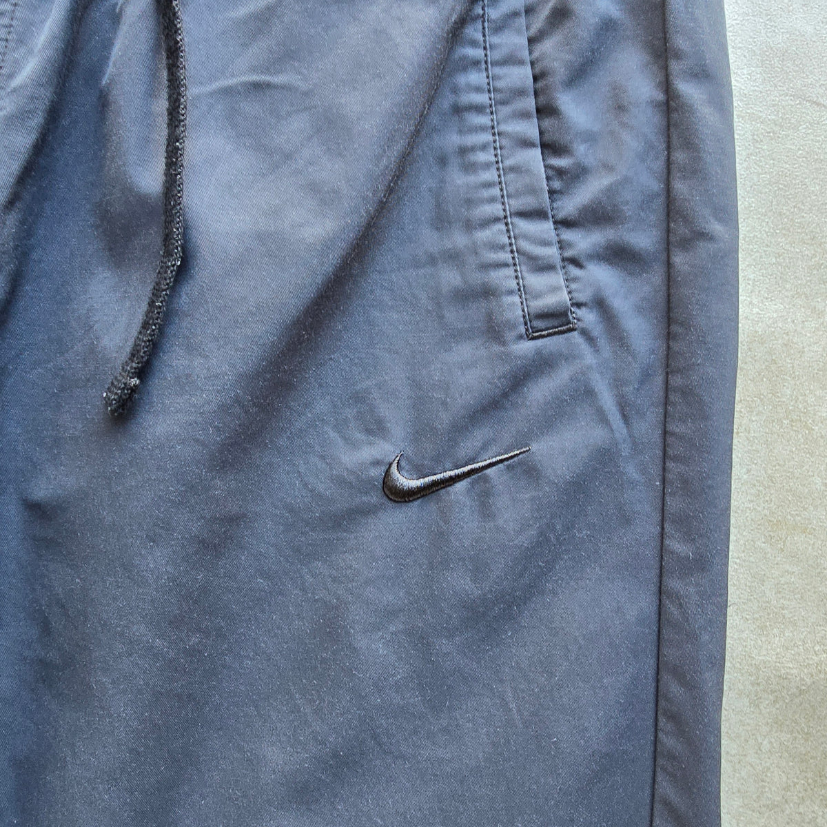 Vintage 2000's Nike Mini Swoosh Shorts - L