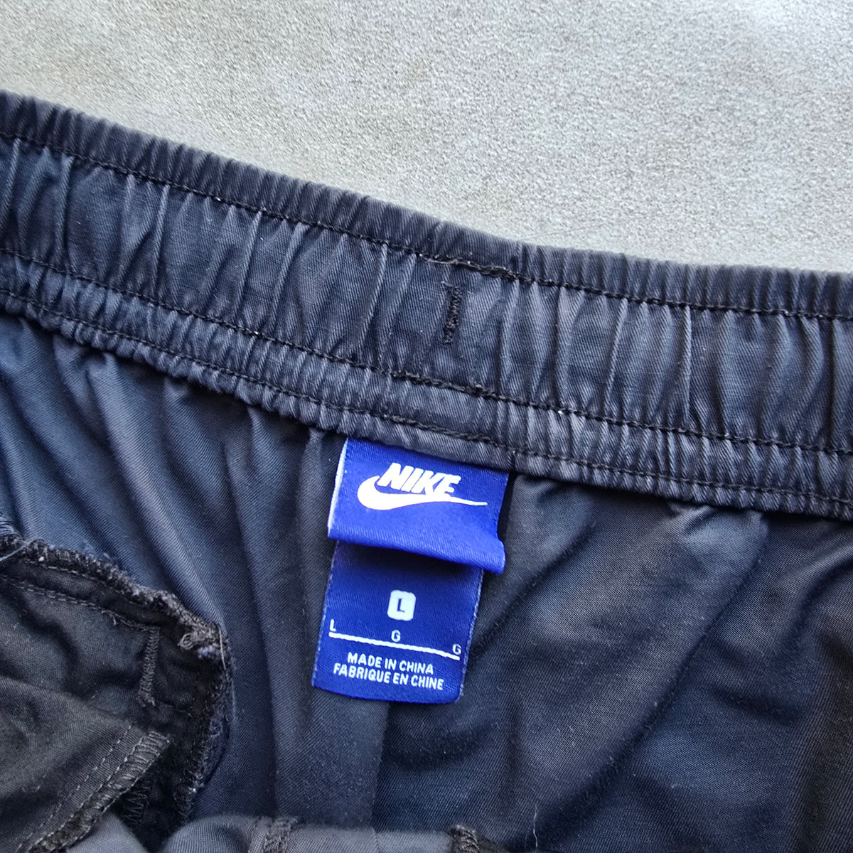 Vintage 2000's Nike Mini Swoosh Shorts - L