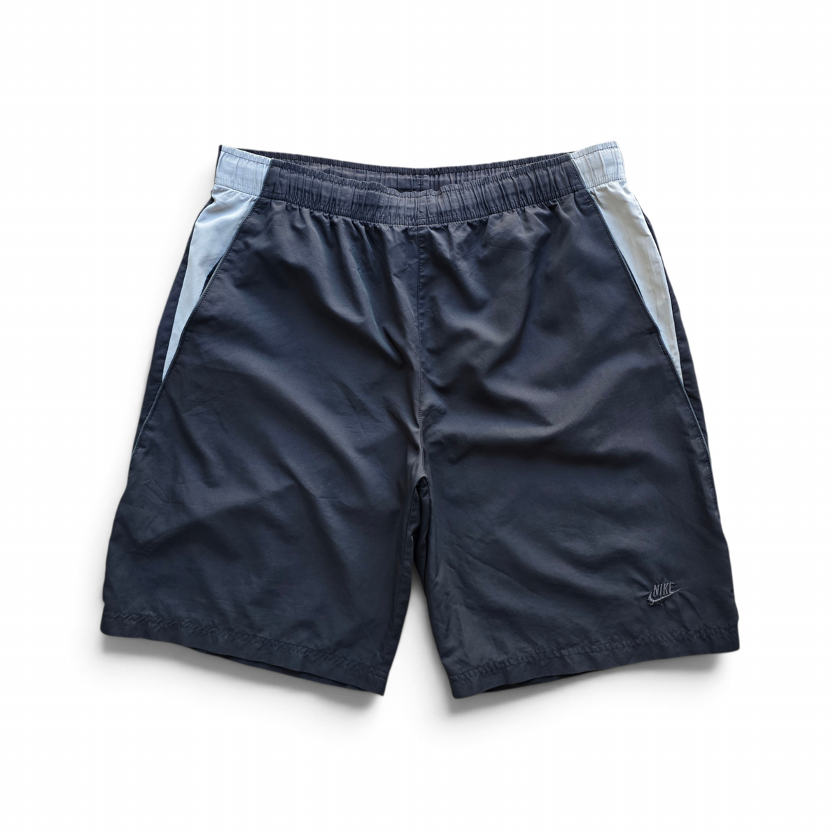 Vintage 2000's Nike Shorts - L