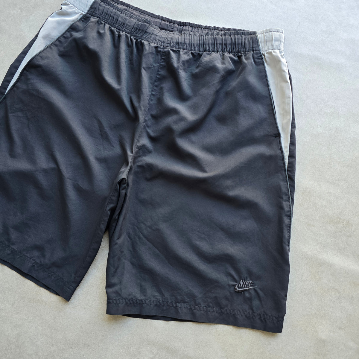 Vintage 2000's Nike Shorts - L