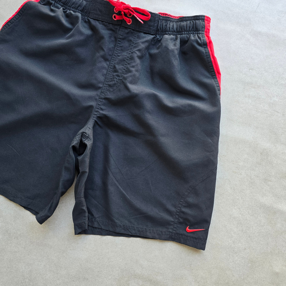 Vintage 2000's Nike Mini Swoosh Shorts - M