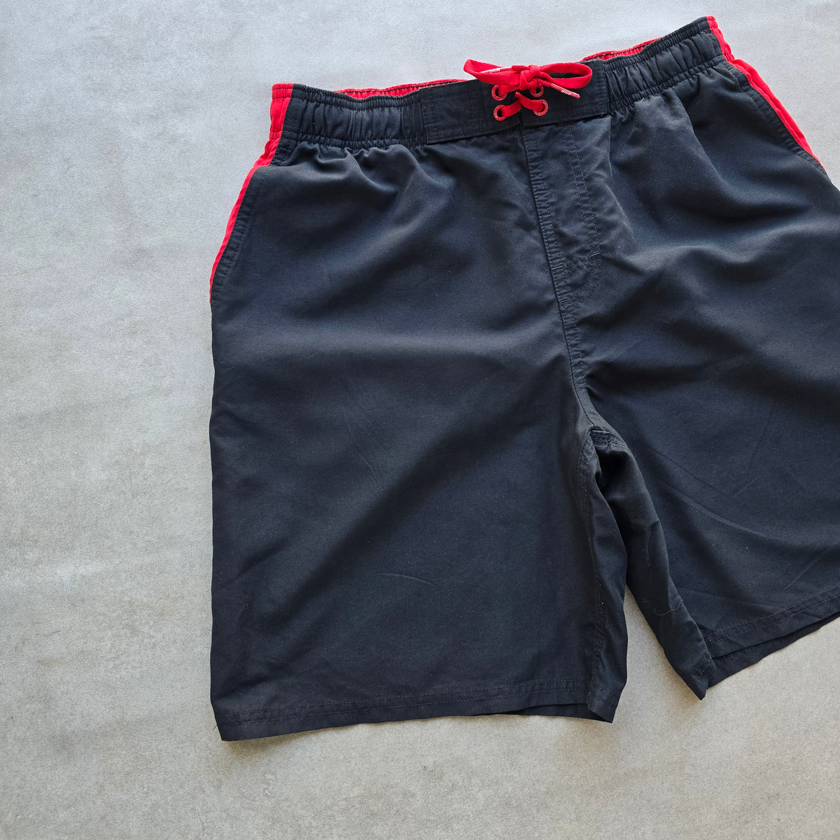 Vintage 2000's Nike Mini Swoosh Shorts - M