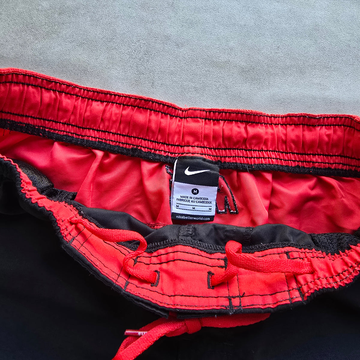 Vintage 2000's Nike Mini Swoosh Shorts - M