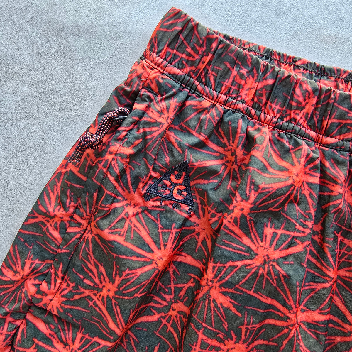 Nike ACG AOP Woven Shorts - L