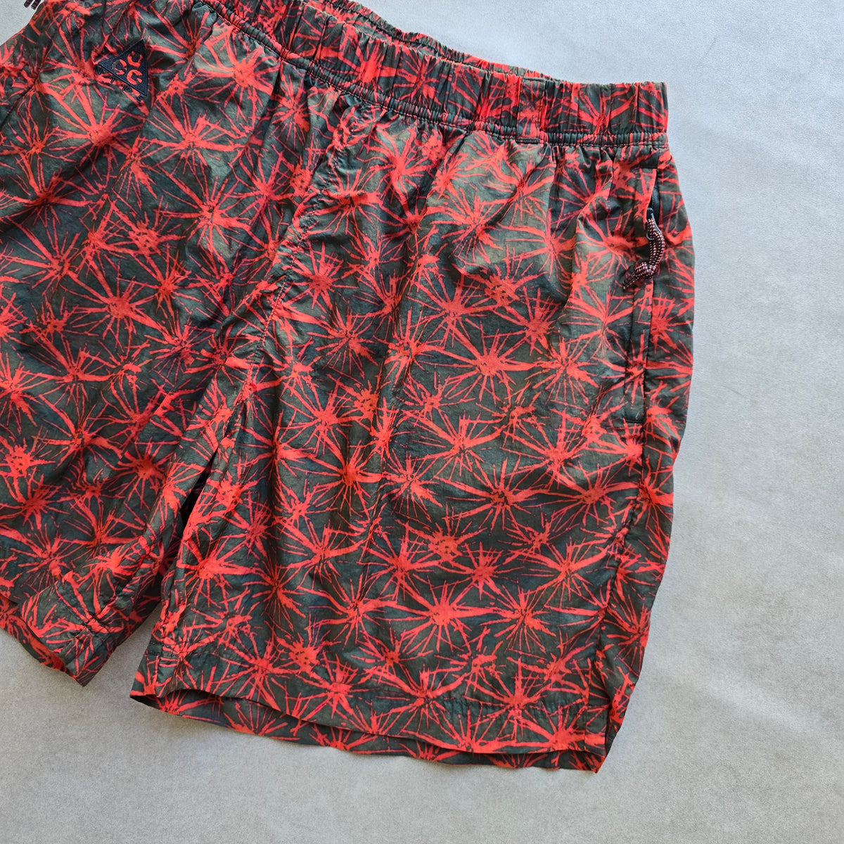 Nike ACG AOP Woven Shorts - L