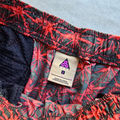 Nike ACG AOP Woven Shorts - L