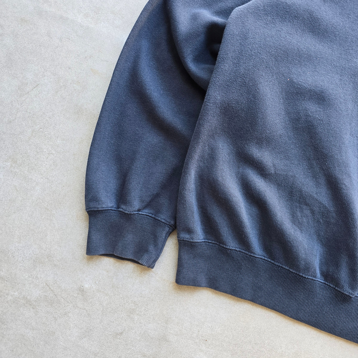 Vintage 2000's Nike Mini Swoosh Sweatshirt - M