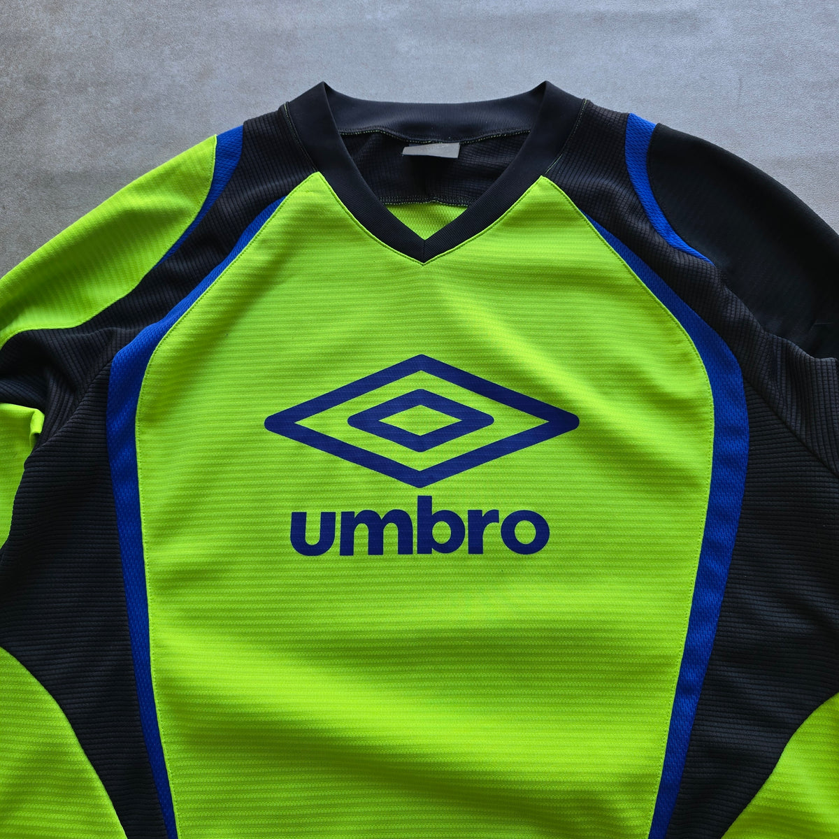 Vintage 2000's Umbro Training Long Sleeve Tee - S/M