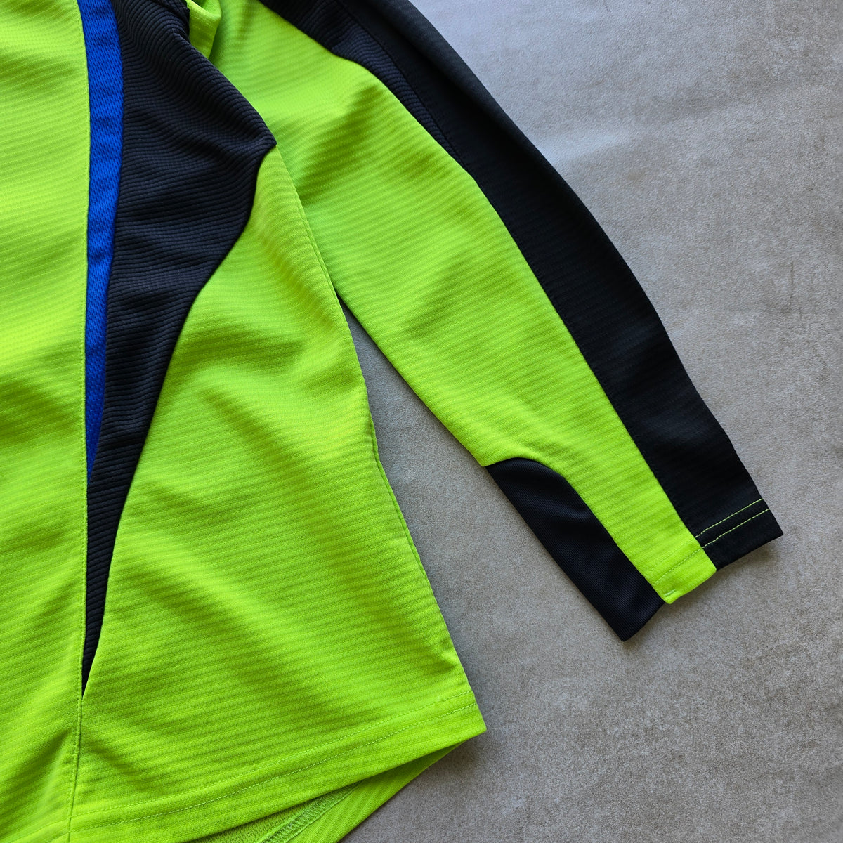 Vintage 2000's Umbro Training Long Sleeve Tee - S/M