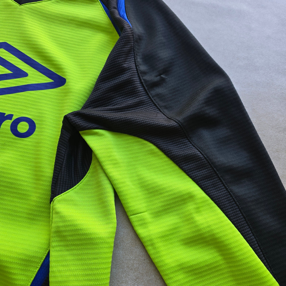 Vintage 2000's Umbro Training Long Sleeve Tee - S/M