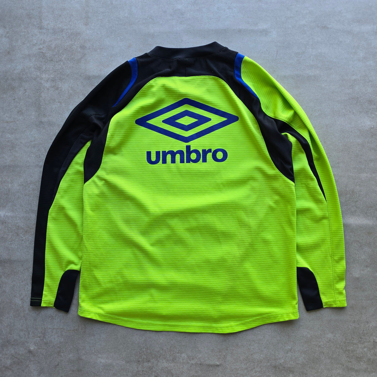 Vintage 2000's Umbro Training Long Sleeve Tee - S/M
