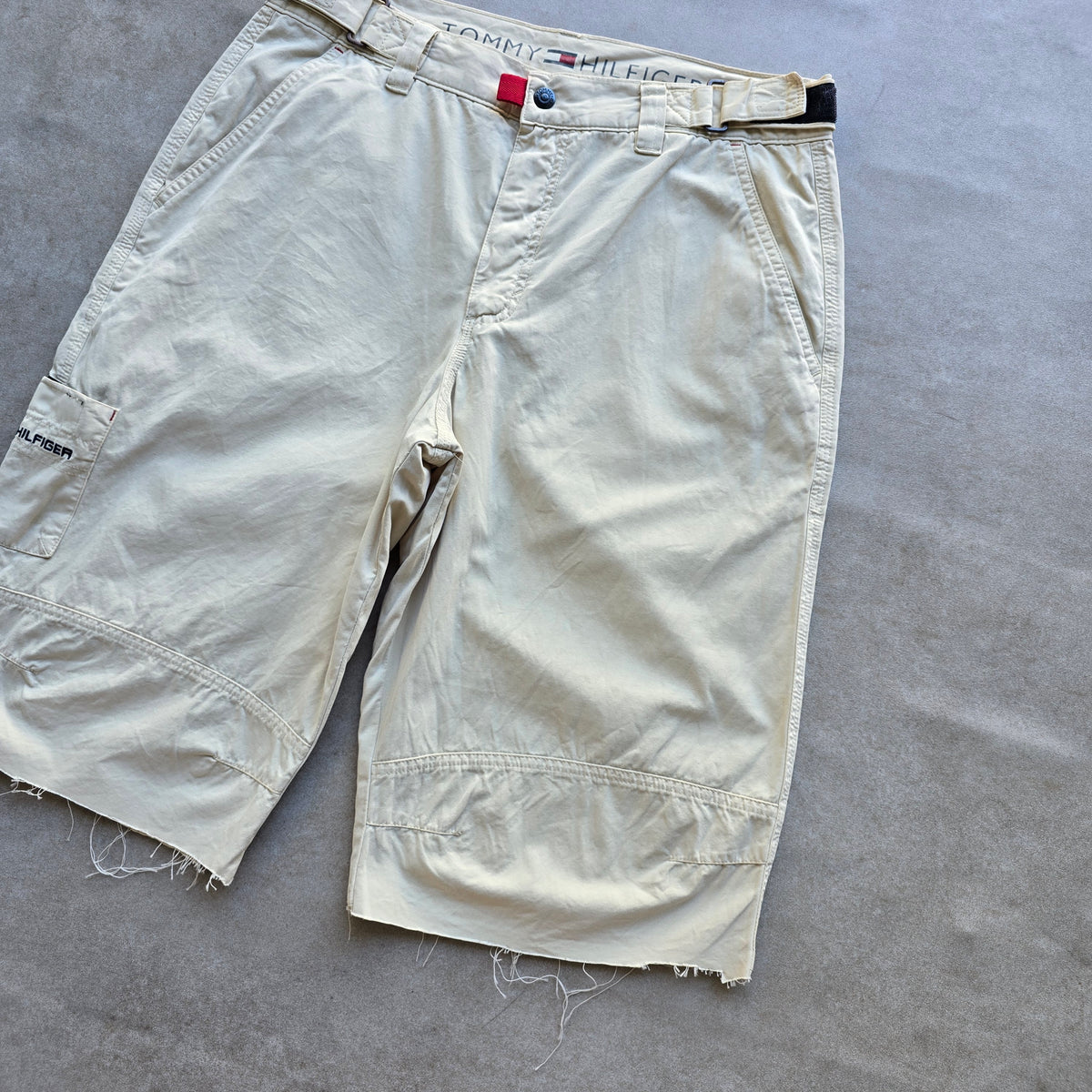 Vintage 2000's Tommy Hilfiger Shorts - 32