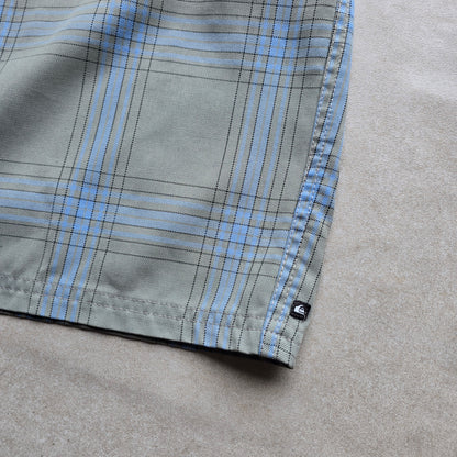 Vintage 2000's Quiksilver Plaid Shorts - 32