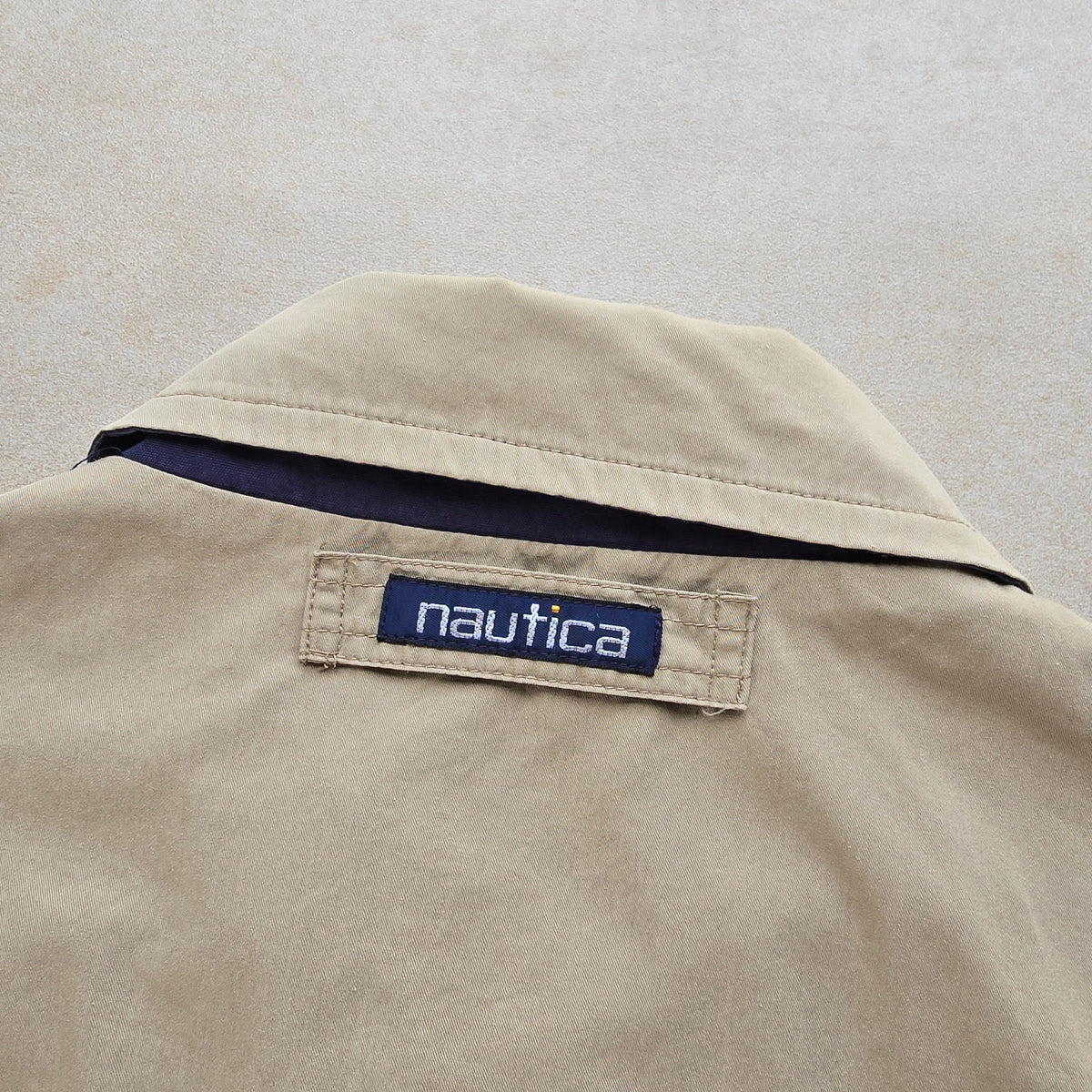 DEEP VINTAGE beige 90s Nautica Harrington jacket collar with navy blue inner lining and embroidered brand label