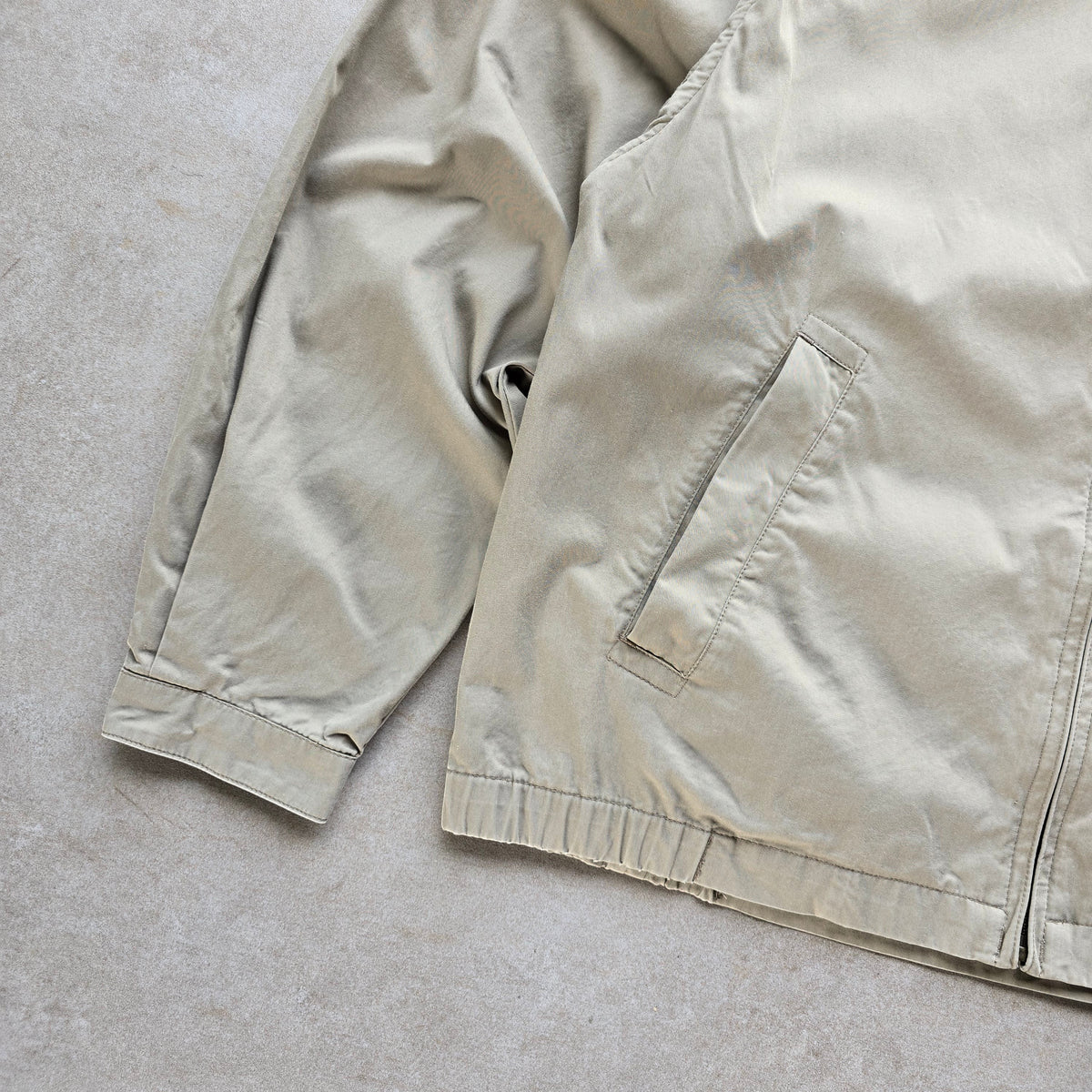 DEEP VINTAGE beige 90s Nautica Harrington jacket with a zip-up front and side pockets in good condition.