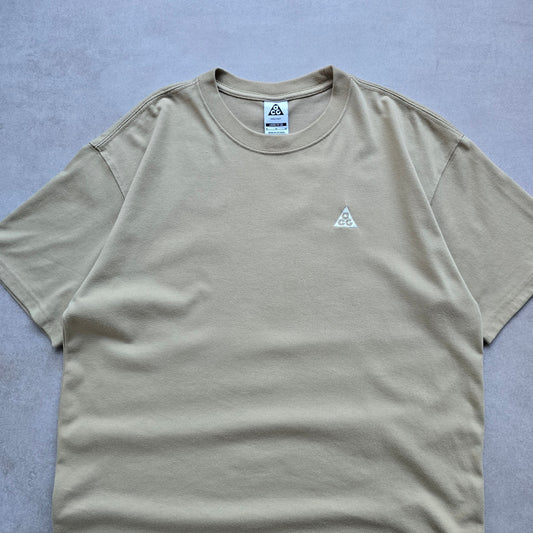 DEEP VINTAGE Nike ACG beige short sleeve t-shirt with small white logo embroidery on the chest
